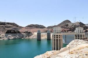 presa hoover, originalmente conocida como presa de roca, una presa de arco de gravedad de hormigón en el cañón negro del río colorado, en la frontera entre los estados de nevada y arizona. foto