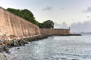 castillo san felipe del morro también conocido como fuerte san felipe del morro o castillo del morro. es una ciudadela del siglo XVI ubicada en san juan, puerto rico. foto