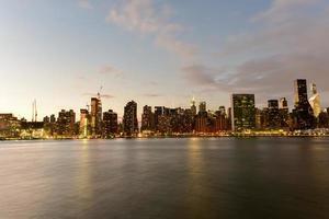 vista del horizonte de la ciudad de nueva york desde el parque gantry, ciudad de long island, queens. foto