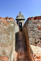 castillo san felipe del morro también conocido como fuerte san felipe del morro o castillo del morro. es una ciudadela del siglo XVI ubicada en san juan, puerto rico. foto