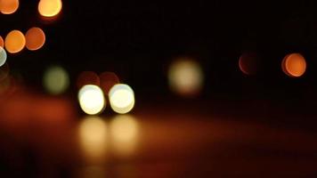 städer färgrik natt lampor stänga upp suddig bakgrund video