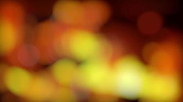 romantische abendessen linse nahtlose orange lecks hintergrund. abendtisch fackeln gelbe lichter überlagert. gemütliches zuhause abstraktes helles defokussiertes farbiges bokeh. warme atmosphäre unscharfe lichter hintergrundschleife. video