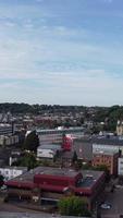 vista de alto ângulo de residências britânicas na cidade de luton, na inglaterra, reino unido video