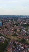 vista de ángulo alto de casas residenciales británicas en la ciudad de luton de inglaterra reino unido