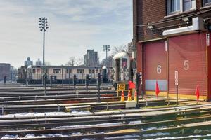 bronx, nueva york - 31 de enero de 2016 - 240th street train yard para mantenimiento de trenes. foto