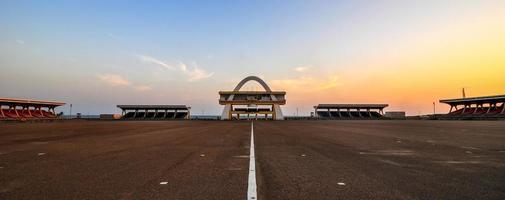 arco de la independencia, accra, ghana foto