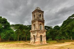 ruinas de la torre de esclavos del otrora gran ingenio azucarero ingenio san isidro de los destiladeros en el valle de los ingenios, trinidad, cuba foto