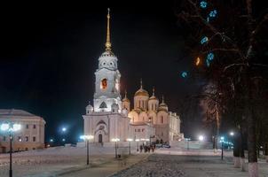 catedral de la asunción en vladimir, rusia en el invierno. foto