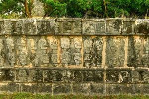 la plataforma de águilas y jaguares en chichén itzá, méxico. foto