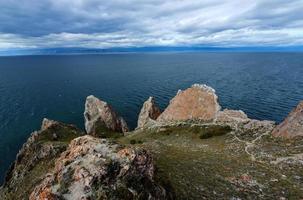 paisaje de cabo khoboy, isla de olkhon, baikal, siberia, rusia foto