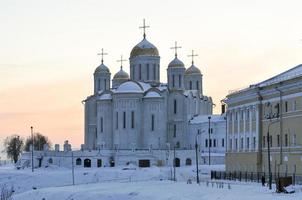 catedral de la asunción en vladimir, rusia en el invierno. foto