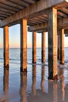 playa de coney island al atardecer foto