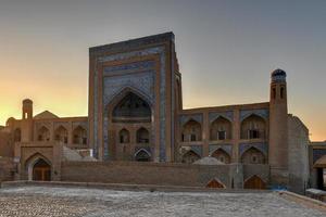 khoja berdibai madrasah construida en 1688. la madrasah es una de las madrasah más antiguas que sobrevivieron en khiva, uzbekistán hasta la fecha. foto