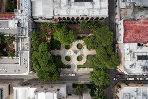 vista aérea del parque hidalgo en mérida, estado de yucatán, méxico. foto