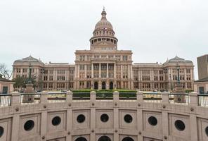 el edificio del capitolio del estado de texas foto