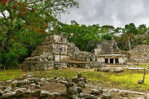 ruinas mayas muyil del edificio 7h3 en sian kaan cerca de tulum, méxico. foto