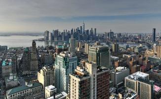 vista panorámica del horizonte de la ciudad de nueva york desde el centro de brooklyn. foto