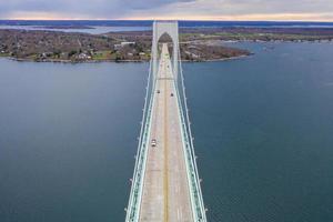 el puente claiborne pell se encuentra entre los puentes colgantes más largos del mundo ubicado en newport, ri, ee.uu. foto