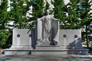 washington, dc - 3 de abril de 2021 - monumento a la sociedad nacional de las hijas de la revolución americana en washington, dc. foto