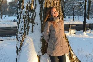 chica al atardecer en central park, nueva york foto