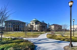 biblioteca de la universidad de nueva york en el campus de bronx community college en bronx, nueva york. foto