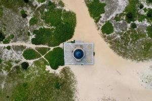 faro del puerto de edgartown a la entrada del puerto de edgartown y la bahía de katama, viñedo de martha, massachusetts, estados unidos. el histórico faro fue construido en 1828. foto