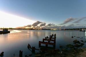 puerto de la habana en el barrio de regla en cuba. foto