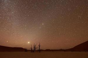 Dead Vlei, Namibia al anochecer foto