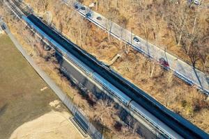 puentes henry hudson y spuyten duyvil que cruzan el arroyo spuyten duyvil entre el bronx y manhattan en la ciudad de nueva york. foto