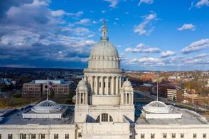 el edificio del capitolio estatal en el centro de providence, rhode island. foto