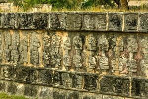 la plataforma de águilas y jaguares en chichén itzá, méxico. foto