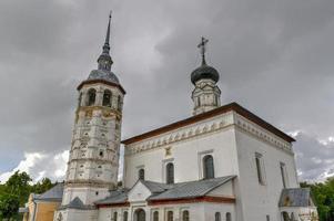 iglesia del icono de nuestra señora de smolensk en suzdal. suzdal es una famosa atracción turística y parte del anillo de oro de rusia. foto