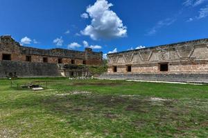 cuadrilátero de las monjas en el yucatán en uxmal, méxico. foto