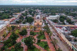 catedral de san gervasio, una iglesia histórica en valladolid en la península de yucatán de méxico. construido en 1706 para reemplazar el edificio original de 1545 que fue destruido por el gobierno colonial español. foto