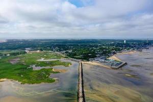 La calzada de la provincia, también conocida como el paseo del rompeolas, es una colección desigual de rocas que permite a los excursionistas cruzar el puerto y llegar a la punta del cabo. foto