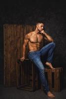 retrato, de, guapo, muscular, y, sexy, hombre foto