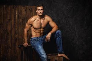 retrato, de, guapo, muscular, y, sexy, hombre foto