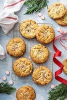 galletas de menta con chocolate blanco horneadas para navidad foto