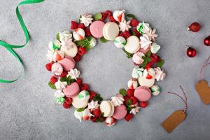 Christmas dessert idea, macarons wreath photo