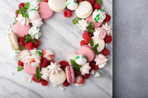 Christmas dessert idea, macarons wreath photo