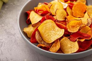 chips de vegetales saludables foto