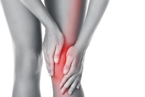 Woman with a source of pain in her knee photo