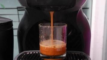 The automatic coffee machine is making espresso shots. creamy coffee water Gives a beautiful golden brown color and very fragrant. video