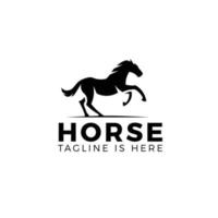 plantilla de logotipo de caballo corriendo aislada sobre fondo blanco vector