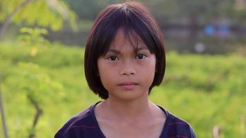 close-up do rosto de uma menina do ensino fundamental video