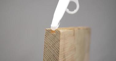 gluing wooden furniture with silicone, apply silicone to the board video