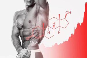 Torso masculino desmenuzado y fórmula de testosterona. concepto de métodos de aumento de hormonas o uso de esteroides anabólicos. foto