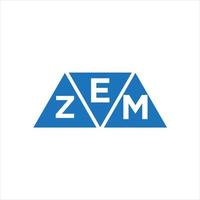 diseño de logotipo en forma de triángulo ezm sobre fondo blanco. concepto de logotipo de letra inicial creativa ezm. vector