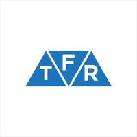 diseño de logotipo en forma de triángulo ftr sobre fondo blanco. concepto de logotipo de letra de iniciales creativas ftr. vector