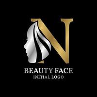 elemento de diseño de logotipo de vector inicial de cara de belleza de letra n